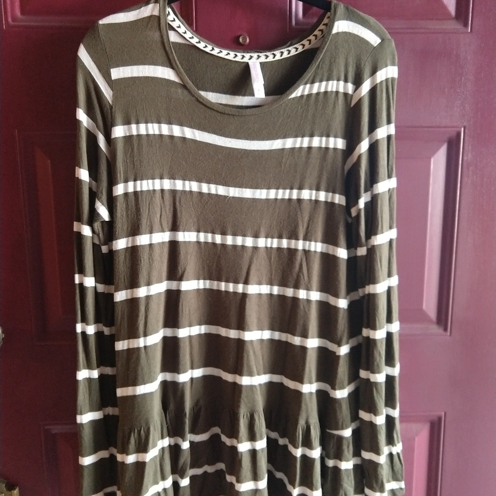 Xhilaration Olive and White Long Sleeve Tee XL